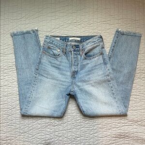 Levi’s Wedgie Lightwash Jean - Size 24
